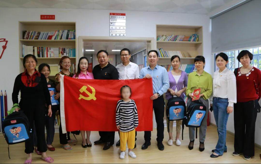 迎六一，暖童心，开福市场监管携手AG贵宾会医药慰问困境儿童