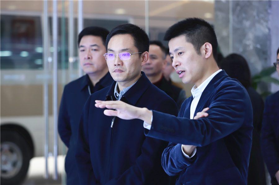 长沙市开福区委副书记、区长谢伟峰一行莅临AG贵宾会医药集团总部视察调研
